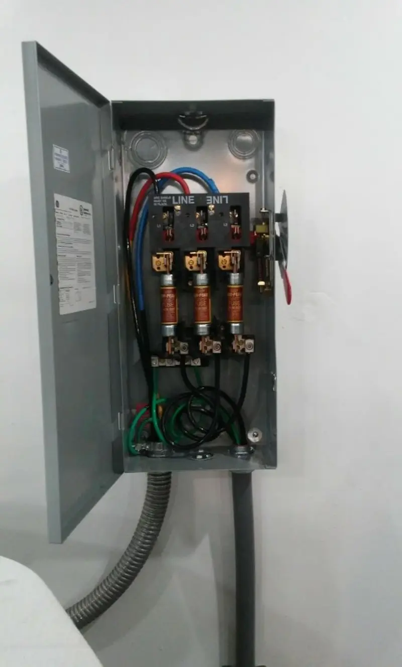 Three-phase disconnect switch installed for Smoke Detector Installation in Madera Acres